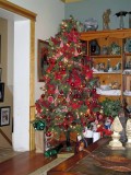 RED THEME CHRISTMAS TREE