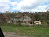 Road to Residencia (7).Housing close to creek