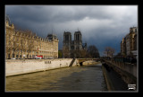 Esquerra: el Quai du March Neuf. Dreta: el Quai de sant Michel. Al fons: la catedral de Notre Dame i el Petit Pont