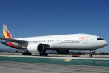 ASIANA BOEING 777 200 LAX RF IMG_3365.jpg