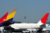 ASIANA JAL TAILS LAX RF IMG_0950.jpg