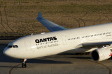 QANTAS AIRBUS A330 300 PER RF IMG_5786.jpg