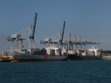 OOCL Melbourne - Maersk Dunafare.jpg