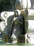 fountain, Parque Central, Antigua (p: qarrtsiluni)