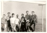 Fra v Gunnar Roghell Lettmatros fra Grimstad Arnold Halsen ukjent Alf Bakkehaug Arnfinn Andersen ukjent.jpg