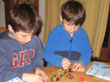 Playmobil zusammen bauen an Marcos Geburtstag