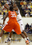 Jackets F Favors looks to pass over Tigers F Trevor Booker