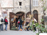 SP1  Assisi - shops.JPG