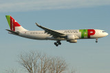 TAP A-330 approaching EWR RWY 22R