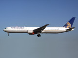 B767-400  N76055