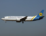 B737-400  UR-GAM