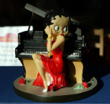 The pianist in red