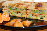 Veggie sandwich with samosas