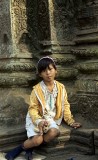 Cambodia-young child at the ruins