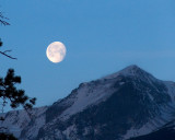 zP1030954 Moonset over Halletts Peak in RMNP.jpg