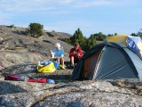 Peggy och Kerstin ter frukost p kerholmen vid Arn - Orn