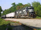 A sweet pair of SD40-2s lead Southbound Triple Crown 251