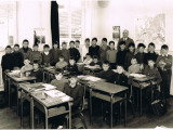 Classe année de naissance des photographiés : 1958 et 1959 - Instituteur : Monsieur  Martin