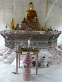 Altar, Wat Chom Phet