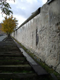 un tros de mur junt amb una exposici del berln nazi, just on estaven els edificis de la gestapo, ss... quin mal rotllo!