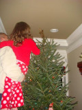 elisabeths first time at putting up the star!