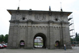 Gate