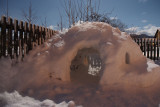 Finalmente cae la noche y el Palacio de Hielo ya esta terminado, 2 puertas  ,2 ventanas.