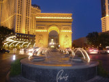 Fountain in front of lArc de Triomphe.