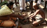 Ritual for the anniversary of a fathers death in Srirangam, Tamil Nadu.