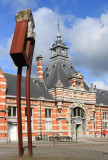TurnhoutNMBS-station met 'Grote Reiziger' (1999) kunstenaar: Paul Gees