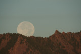 Full moon set, west of Broomfield
