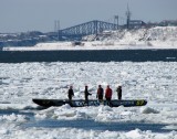 le pont de Qubec en arrire plan