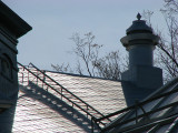 Lchelle du toit et la chemine