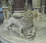 A Lion under the Pulpit<br />8098