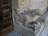 Griffin at the door of San Rufino6240
