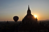 The other balloon passing by Sulamani Temple, Bagan