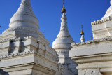 Sandamani Paya was built as a memorial to Prince Kanaung, brother of King Mindon, who was assassinated in 1866