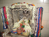 10-Aathu perumal is happy hearing thiruvaimozhi sattrumurai -Ulagamunda Peruvaaya.jpg