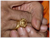 15-HH Vmalai Jeeyar swamy adorning mAnavAla mAmunikAl muthirai modiram3.JPG