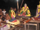 Sri Ramanujan and kURathAzvAn.jpg