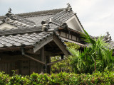 Shachi ornaments atop a tiled roof