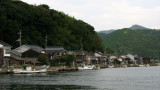 Houses along the Tsurue-dai shoreline