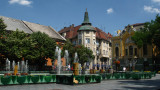 Green ceramic fountain on Trg Slobode