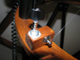 Machine head in pivot mount