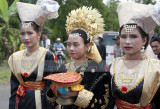 Traditional Minangkabau dresses and headgear
