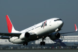 JAPAN AIRLINES BOEING 737 800 KIX RF IMG_8670.jpg