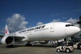 JAPAN AIRLINES BOEING 777 200 FUK RF IMG_6292.jpg