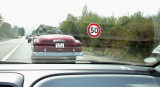 101 Vieille voiture photographiée en roulant
