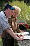 Robin d'Arcy Shillcock, professeur du cours d'aquarelle de Kerhinet avec Marcelle à l'étang de Sandun - MK3_4764_DXO.jpg
