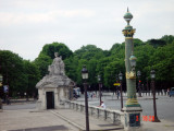 Archetypical promenade next to the Eiffel Tower.